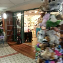 St. Francis-Emory Healthcare - Gift shop