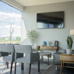 Weekend Dentistry - Dental Emergency Care - Front Lobby
