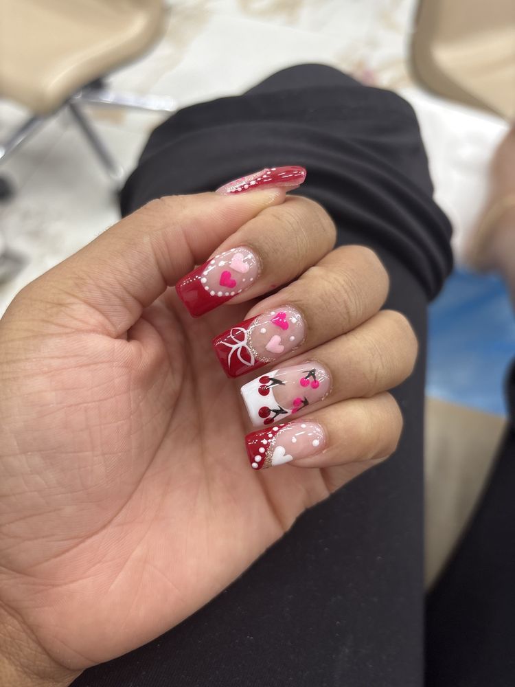 Chic Nails Logo