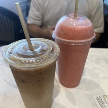 Shepherd Artisan Coffee - Iced mocha with oat milk and fresco smoothie - Cafes Near Me - Miami Beach, Florida
