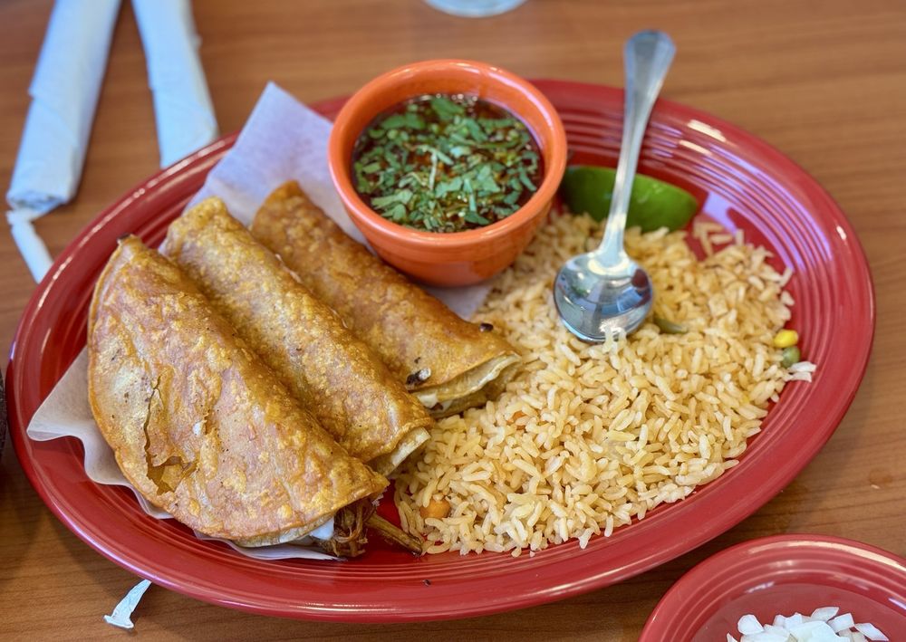 Lalos Mexican Grill & Bar Logo