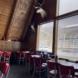 Frontier Pancake House - Front dining area