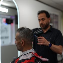Elia Barbershop
