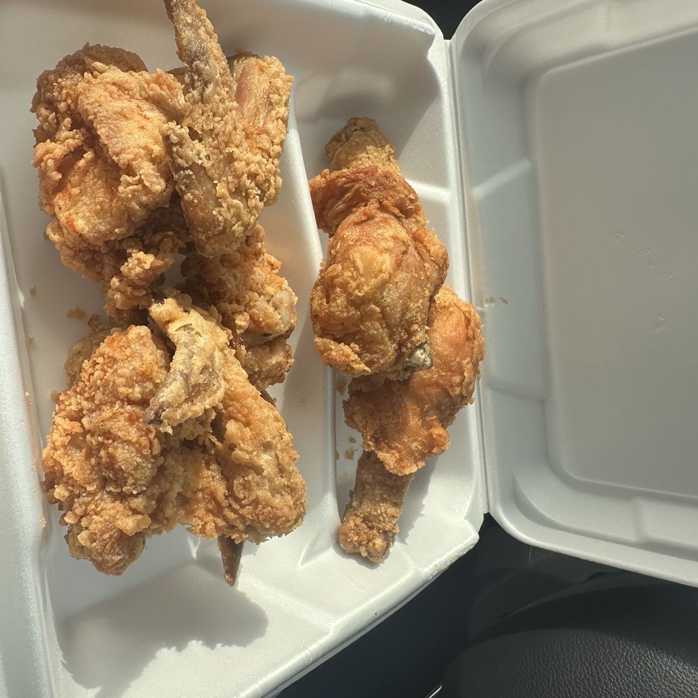 Faye's Kitchen - The fried chicken cooked to perfection! Let's say the seasoning and texture is that of Popeyes and KFC mixed together. Real food yall! - Chicken Shop Near Me - Moss Point, Mississippi Faye's Kitchen - The fried chicken cooked to perfection! Let's say the seasoning and texture is that of Popeyes and KFC mixed together. Real food yall! - Chicken Shop Near Me - Moss Point, Mississippi