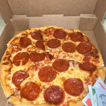 Smitty's Pizza - Pepperoni thin crust - Pizza Near Me - Shreveport, Louisiana Smitty's Pizza - Pepperoni thin crust - Pizza Near Me - Shreveport, Louisiana