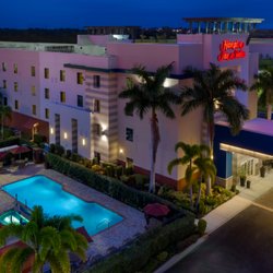 Hampton Inn & Suites Sarasota/Lakewood Ranch - Night Exterior