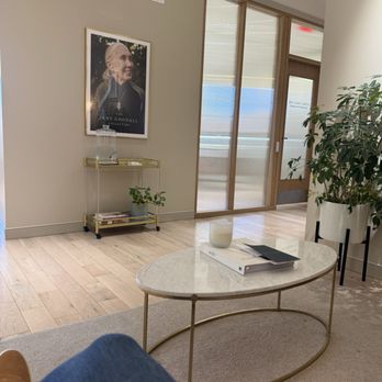 Brilliant Earth - Waiting room area with comfortable chairs, complementary water and chocolates, outside of the private appointment showrooms - Jewelry Near Me - Baltimore, Maryland