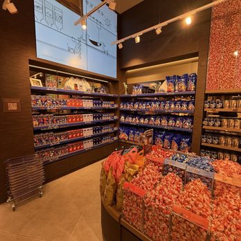 Lindt - Chocolatiers & Shops Near Me - Jungfraujoch, VS