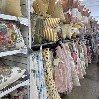 Home Goods - Blankets and pillows! - Discount Store Near Me - Nampa, Idaho Home Goods - Blankets and pillows! - Discount Store Near Me - Nampa, Idaho