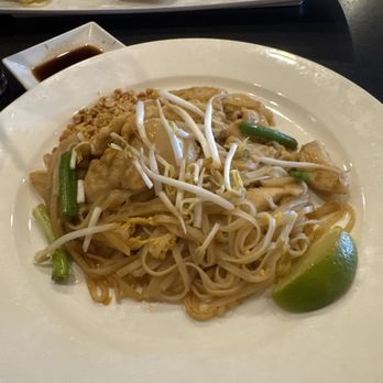 Jasmine Restaurant - Pad Thai Noodles - Sushi Bars Near Me - Wilmington, Delaware