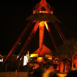 Dreamworld - The Claw at night