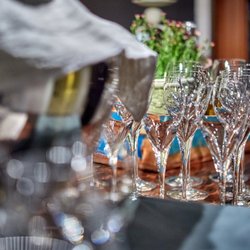 Restaurant 4 Eck - Sektempfang für eine Feier im Foyer des Tagungsraum KARO im 4Eck Restaurant Garmisch-Partenkirchen