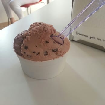 Villar - Helado, mitad trufa, mitad chocolate noisette - Ice Cream & Frozen Yogurt Near Me - Seville, SE