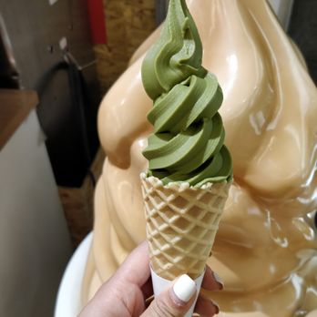 720 Sweets - a hand holding an ice cream cone - Ice Cream & Frozen Yogurt Near Me - Burnaby, British Columbia 720 Sweets - a hand holding an ice cream cone - Ice Cream & Frozen Yogurt Near Me - Burnaby, British Columbia