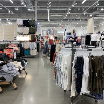 DSW - Shoe Stores Near Me - Sterling, Virginia