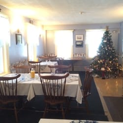 Mt Washington Bed & Breakfast - Quaint dining room