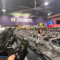 Crunch Fitness - Greenacres
