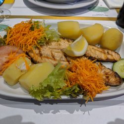 Café Convívio - Grilled salmon