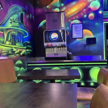 Burger 3000 - Dining with cool art - Fast Food Near Me - North Hollywood, California