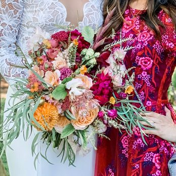 Poppy Cart - Unreal bridal bouquet - Floral Designers Near Me
