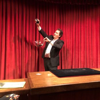 Warren & Annabelle's Magic - Chris Blackmore making magic happen! - Performing Arts Near Me - Lahaina, Hawaii