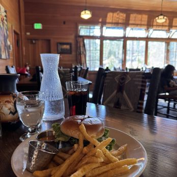 The Lodge at Bryce Canyon Dining Room - Black bean burger with fries and soda - American Near Me - Bryce, Utah The Lodge at Bryce Canyon Dining Room - Black bean burger with fries and soda - American Near Me - Bryce, Utah
