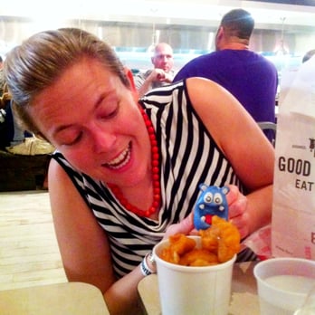 Good Stuff Eatery - @EATerrell and Nomster enjoying some very nomnom Onion Rings (4/5 NOMs) - Burgers Near Me - Washington, DC, District of Columbia