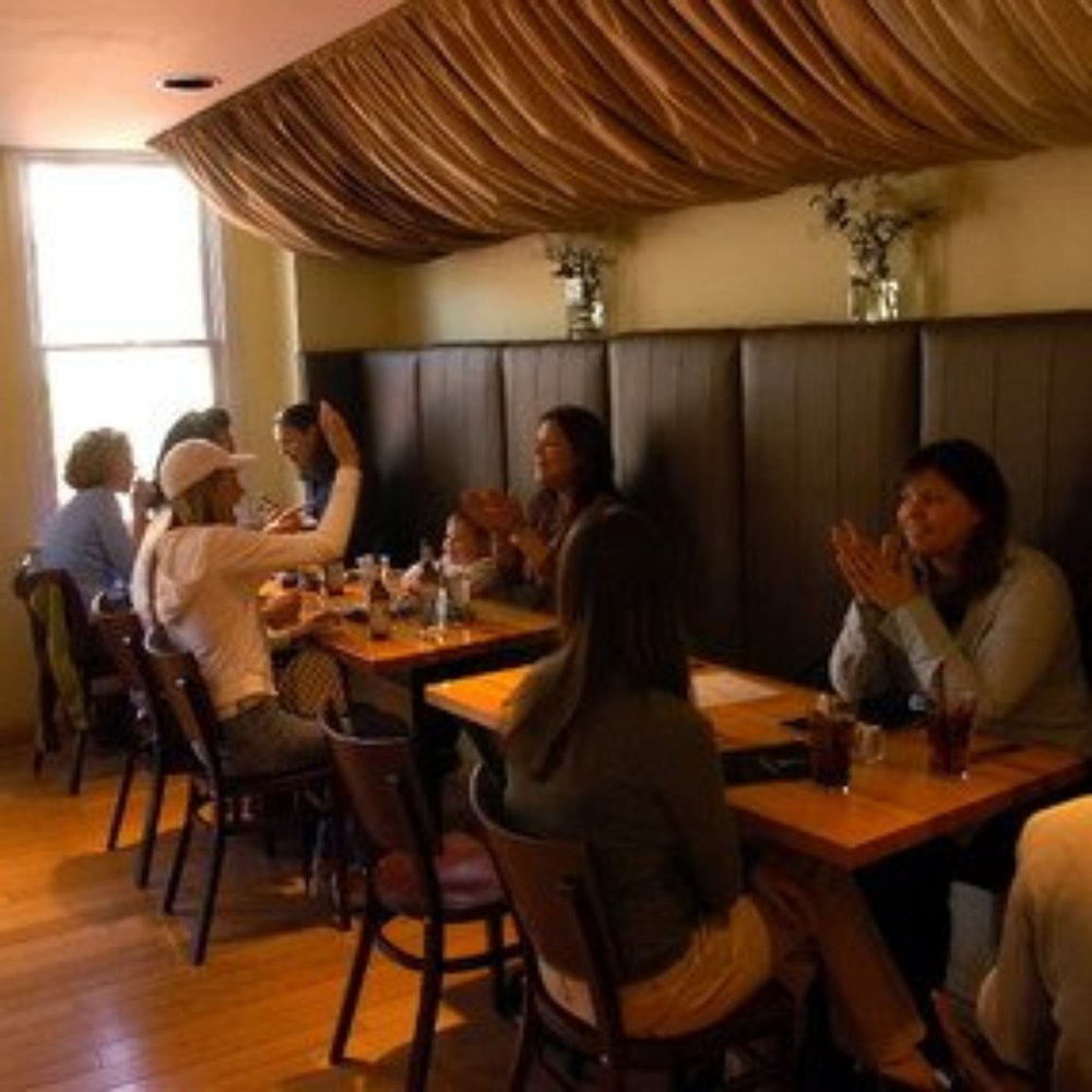 Lemongrass - The hip interior of lemongrass - Thai Near Me - Annapolis, Maryland