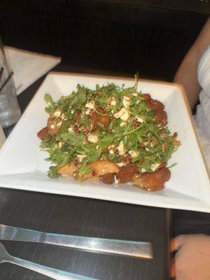 Maxwell's On Main (MOMs) by null