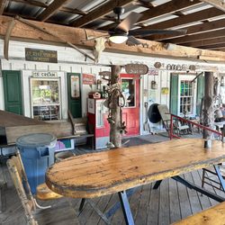 Amos's BBQ - Outdoor dining, family style!