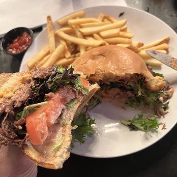 Der Wolf - Short rib burger - Beer Bar Near Me - Pasadena, California