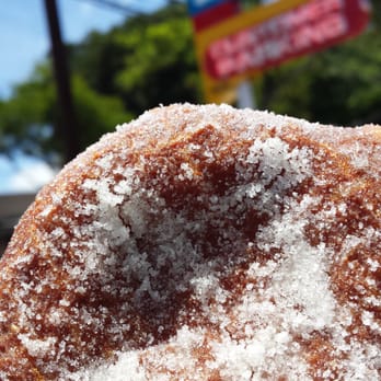 Leonard's Bakery - Malasada time! - Bakeries Near Me - Honolulu, Hawaii