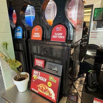 Dave's Hot Chicken - Strawberries and Creme Slusher - Chicken Shop Near Me - Melrose Park, Illinois