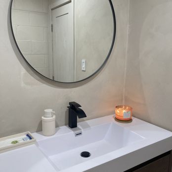 Curv'd Studio - Restroom - Pilates Near Me - Glendale, California