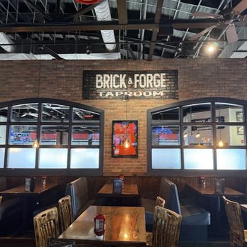 Brick & Forge Taproom - Dining area - New American Near Me - Conway, Arkansas