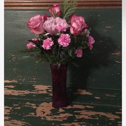 This is the bouquet that was delivered. It is nothing close to what we ordered & paid for Marshall Floral & Gift. This is the bouquet that was delivered. It is nothing close to what we ordered & paid for Marshall Floral & Gift.