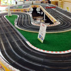 Il Giro - Si te gustan los coches a control remoto, puedes venir a jugar un rato en esta pista.