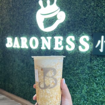 Baroness - Jasmine milk tea with boba, half sugar and half ice - Bubble Tea Near Me - Toronto, Ontario