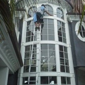 Astounding Window Cleaning - Getting those Windows clean before the big party! - Window Washing Near Me