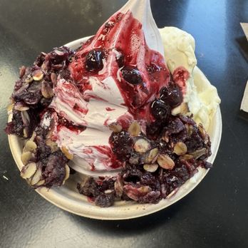 Elena’s On Orange - Blueberry Sundae - Convenience Stores Near Me - New Haven, Connecticut