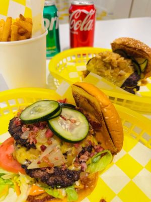 Yeanie's Burgers and Social by null