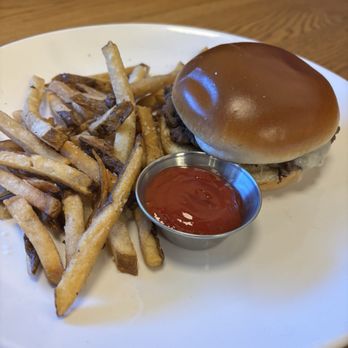 The Grill At Morris Bridge - Unspectacular kids menu burger, dry - New American Near Me - Tampa, Florida The Grill At Morris Bridge - Unspectacular kids menu burger, dry - New American Near Me - Tampa, Florida