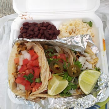 J's Taco Truck - tres tacos de pollo con arroz y frijoles - Food Trucks Near Me - Glen Burnie, Maryland J's Taco Truck - tres tacos de pollo con arroz y frijoles - Food Trucks Near Me - Glen Burnie, Maryland