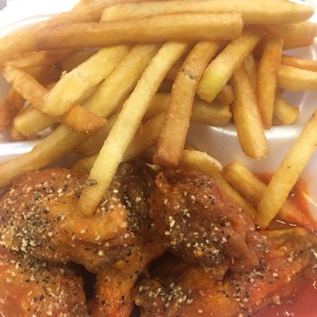 Cajun Seafood - Hot Garlic Wing & Fries Combo - Cajun/Creole Near Me - Orlando, Florida