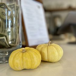 SONDER Coffee & Tea - Fall decorations at ordering counter