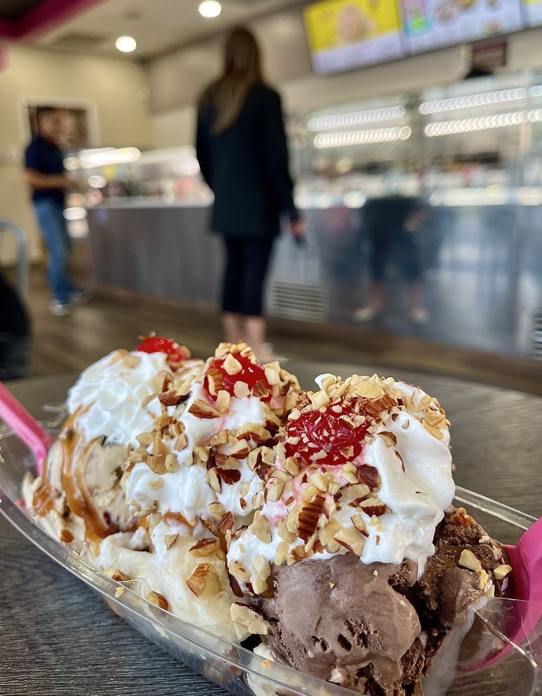 Baskin-Robbins - West Covina Logo
