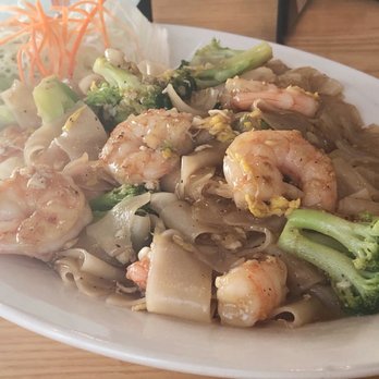 Coco Thai Cuisine - Shrimp Pad See Ew - Thai Near Me - Orlando, Florida Coco Thai Cuisine - Shrimp Pad See Ew - Thai Near Me - Orlando, Florida