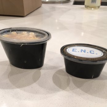 Lillie's Q - Mac and cheese (left) and sauce for comparison (right) - Barbeque Near Me - Chicago, Illinois