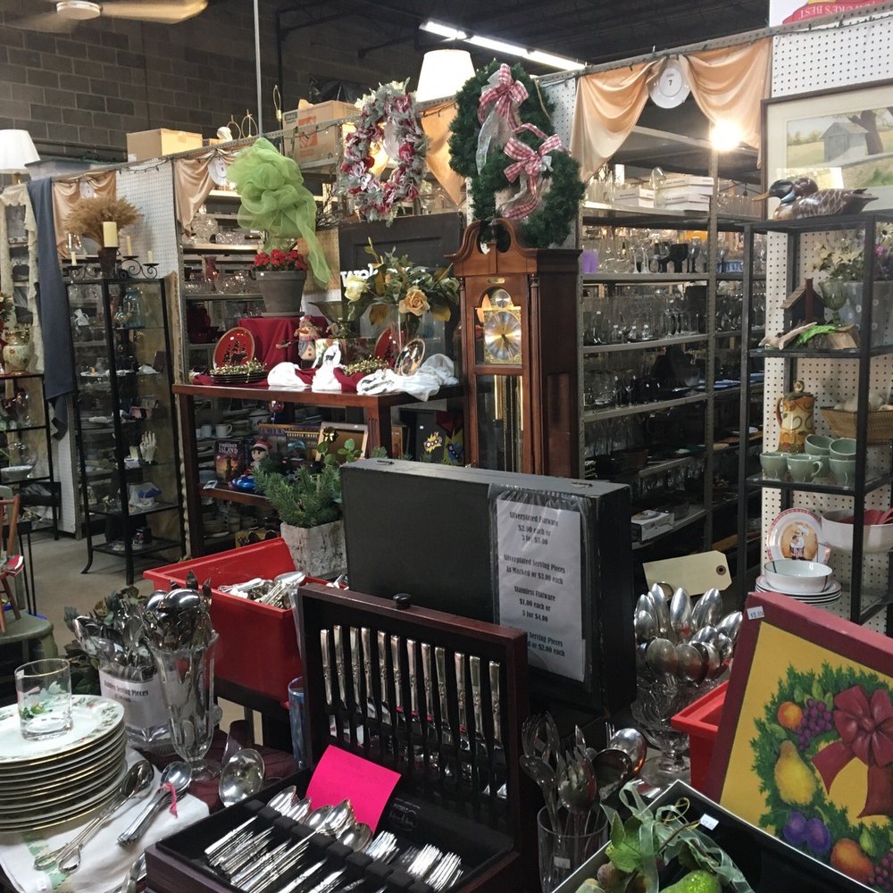 Dishfunctional - Lots of assorted items which are carefully displayed - Antiques Near Me - Malvern, Pennsylvania