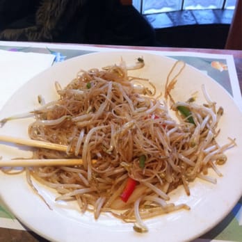 Café Gloucester - Fried rice noodles with soy sauce. - Hong Kong Style Cafe Near Me - Vancouver, British Columbia